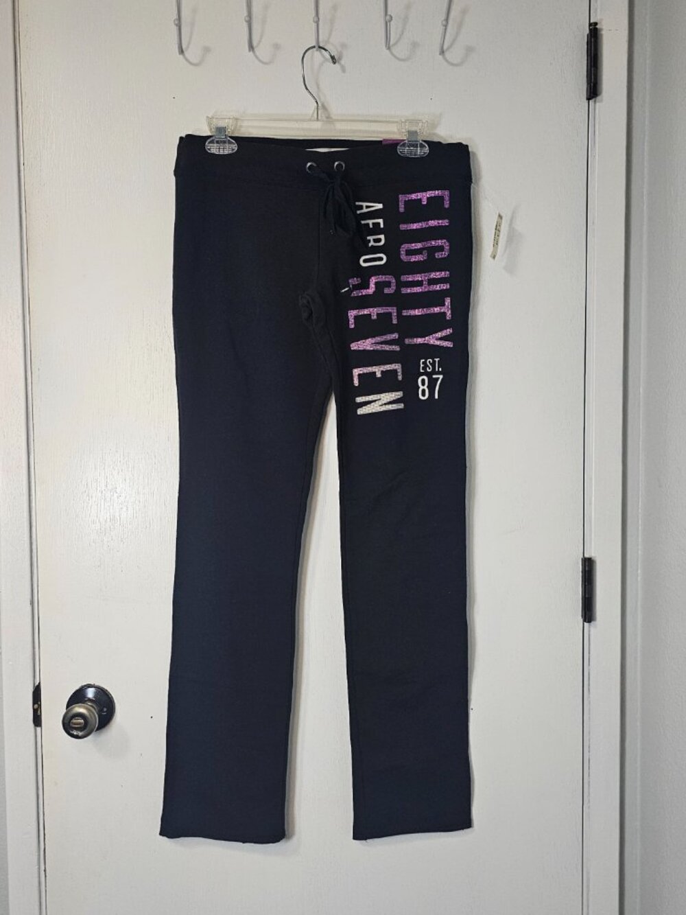 NEW Aeropostale Women's 87 Skinny Stretch Fleece Sweatpants Black - Size Medium - Picture 2 of 7